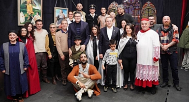 Ayvalık Belediyesi Tiyatrosu ödüle doymadı