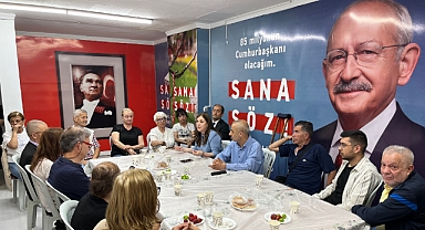 Balçova Belediye Başkanı Fatma Çalkaya, kapı kapı gezerek vatandaşları Cumhurbaşkanlığı Seçimlerinde oy vermeye davet ediyor