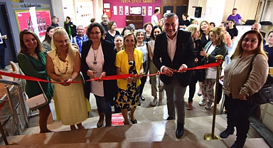 Bornova'da iki kadın sanatçının karma sergisi