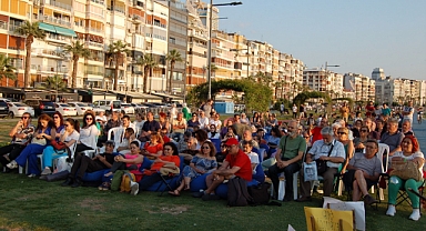 3. İzmir Şiir Hatları buluşması şölenle tamamlandı