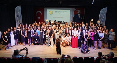 Ayvalık Belediye tiyatrosuna iki ödül daha