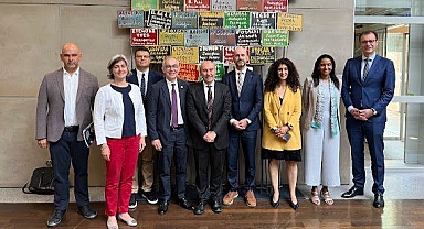 Başkan Soyer’den Paris’te tarihi imza