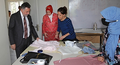 Bayraklı'nın üreten kadınları yıl sonu sergisi açıyor