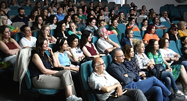 Bornova’da sahne kadınların