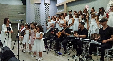 Bornovalı sanatseverler yağmura aldırmadı