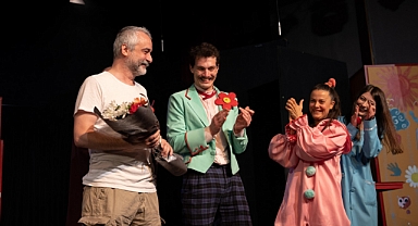 İzmir Şehir Tiyatroları Kıbrıs Tiyatro Festivali’nde sahne aldı