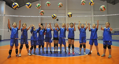 İzmirli çocuklar Yaz Spor Okulları’na koşuyor