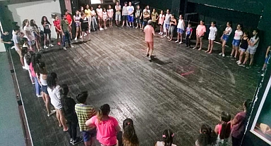Karşıyaka Belediye Tiyatrosu yaz kursu kayıtları başladı