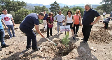 Karşıyaka'da yerel tohumlar toprakla buluşuyor