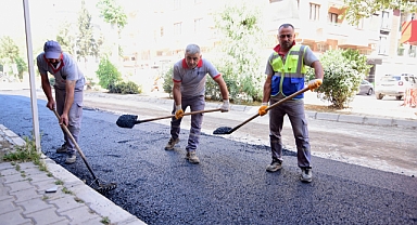 Bornova’da asfalt serimleri devam ediyor