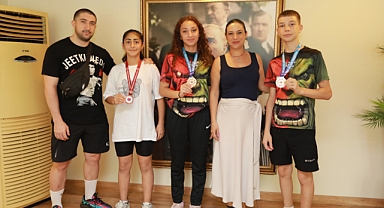 Efes Selçuk'un başarılı sporcularının başkan ziyareti