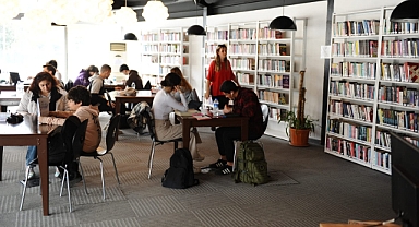 Karşıyaka'da 20 bin kitap vatandaşın hizmetinde