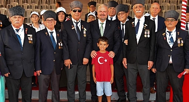 Menemenli Gaziler Barış ve Özgürlük Bayramı’nda Kıbrıs’ta