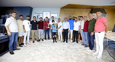 Şampiyonluk kupasını Başkan Sandal’a getirdiler