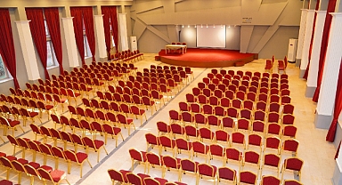 Ayvalık Kültür Merkezi modern yüzüyle hizmete açıldı