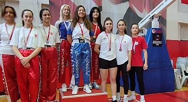 Bayraklılı sporculardan Kick Boks başarısı
