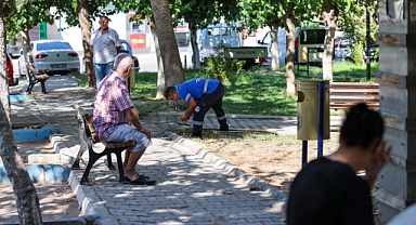 Buca’da vandallar parklarda bulunan fıskiyeleri ve zamanlayıcı su saatlerini kırıyorlar