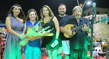 Foça Belediyesi Yaz Konserleri kapsamında sahne alan Grup Elia müzikseverleri coşturdu