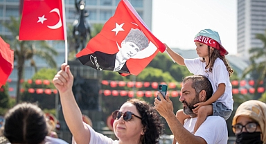 İzmir 30 Ağustos Zafer Bayramı Coşkusu