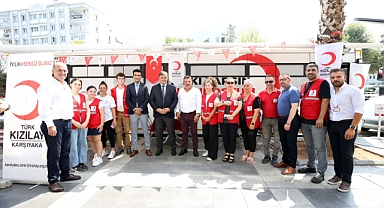 Karşıyaka Belediye Başkanı Dr. Cemil Tugay, “Kimin ne zaman kan ihtiyacı olacağını bilemeyiz. Kan bağışı insanlık erdemidir”