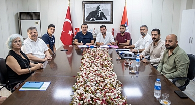 Konak’ta imzalar sokak emekçileri için atıldı