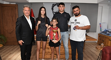 Bornova'da Minik şampiyondan Başkan İduğ’a ziyaret