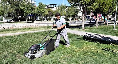 Bornova'da parklara titiz bakım