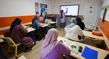Buca’da okuma yazma kurslarına büyük ilgi