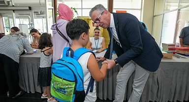Gaziemir Belediyesi’nden bin 746 öğrenciye okul çantası