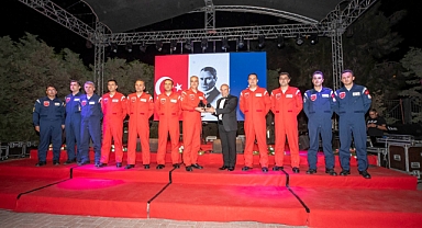 İzmir’de kurtuluş kutlamaları resepsiyonla başladı