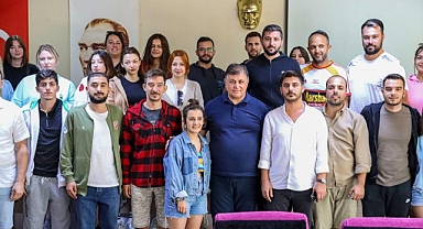 Karşıyaka'da Başkan Tugay, gençlerle buluştu; 