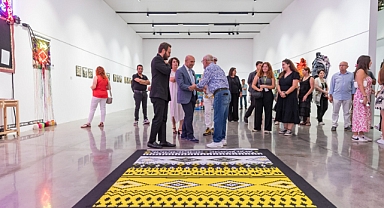 Türkiye’nin ilk Tekstil Bienali İzmir’de açıldı