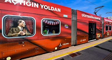 100’üncü yıla özel tramvaylar İzmir sokaklarında