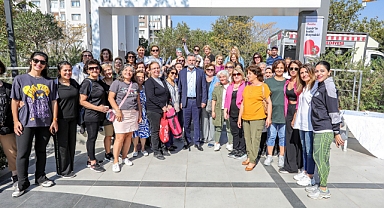 Bayraklı'da Başkan Sandal kadın kursiyerlerle buluştu