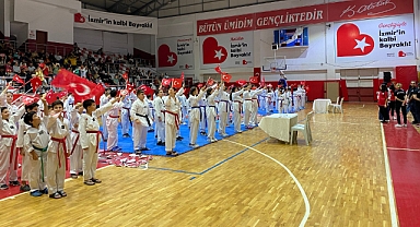 Bayraklı’da Cumhuriyet coşkusu sporla başladı