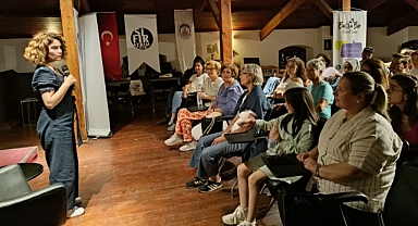 Efes Selçuk’ta Siyaset Okulu sürüyor
