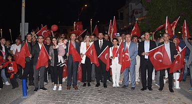 Foça’da Cumhuriyetin 100. Yılı kutlamaları büyük coşkuya sahne oldu