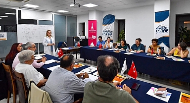 İzmir Büyükşehir Belediyesi’nden Kemeraltı esnafına İngilizce eğitimi