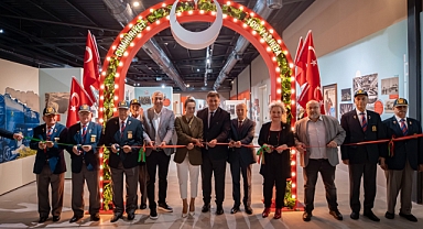 Karşıyaka’da “Bir Millet Uyanıyor” sergisi kapılarını açtı