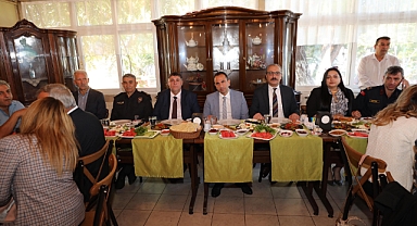 Menderes'de Başkan V. Özkan Muhtarlarla Bir Araya Geldi