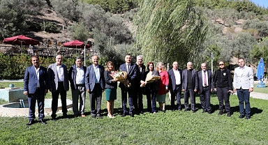 Narlıdere’de, 19 Ekim Muhtarlar Günü nedeniyle kutlama programı gerçekleştirildi