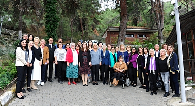 Balçova'da İzmir Kadın Politikaları konuşuldu