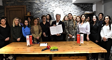 Bornova Belediye Başkanı Dr. Mustafa İduğ “Yerel Yönetimler Politika Belgesi”ni imzaladı