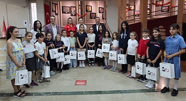 Bornova’da resimlerle 100. yıl coşkusu