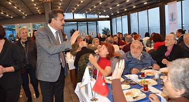 Dikili'de Başkan Adil Kırgöz, öğretmenler ile kahvaltıda buluştu