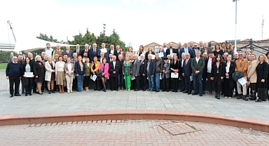 İGC İzmir Gazeteciler Cemiyeti'nin eski ve yeni üyeleri buluştu
