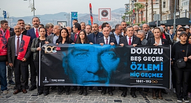 İzmir Ata’ya saygı için 350 metrelik posterle yürüdü