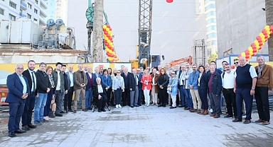 İzmir Görkemli Bir Bina Kazanıyor