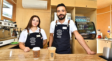 İzmirli gençlere “İzmirli Kahve”