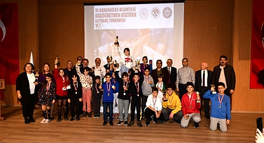 Karabağlar'da satranç ustaları ödüllerine kavuştu